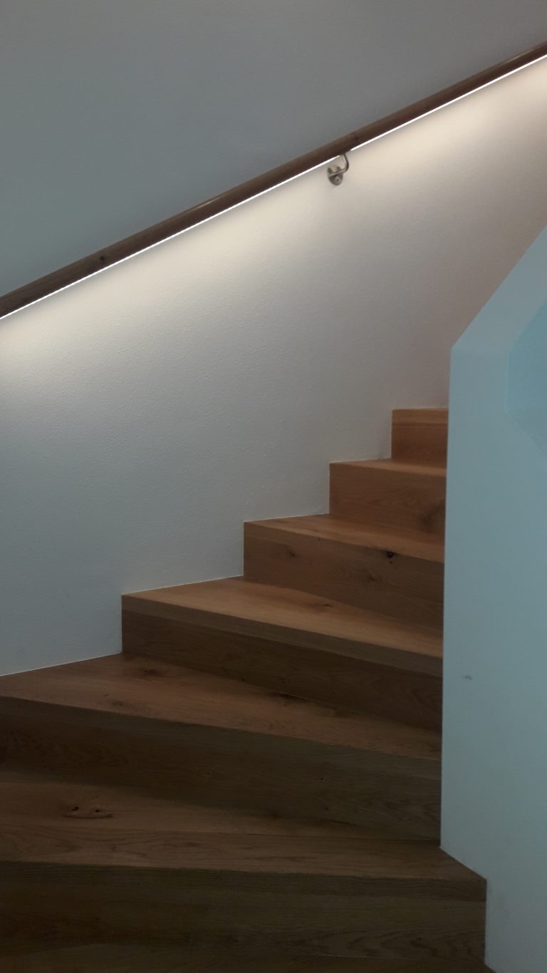 Faltwerktreppe mit beleuchteten Handlauf – Möbelschreiner Pongratz